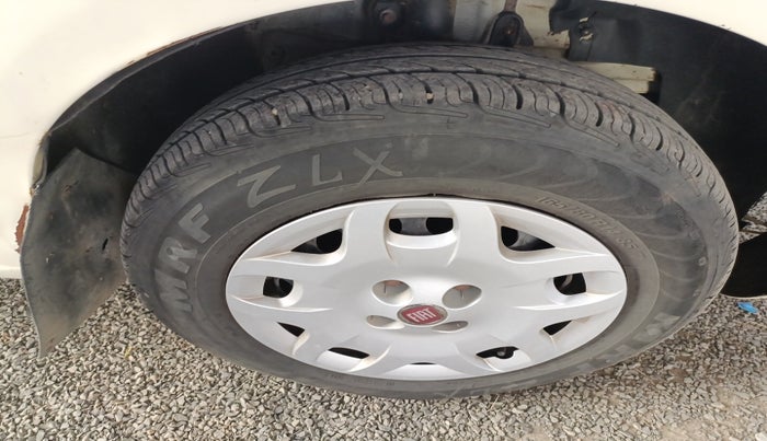 2011 Fiat Grand Punto ACTIVE 1.3, Diesel, Manual, 1,42,033 km, tyre