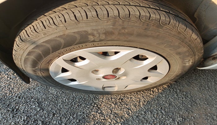 2011 Fiat Grand Punto ACTIVE 1.3, Diesel, Manual, 1,42,033 km, tyre