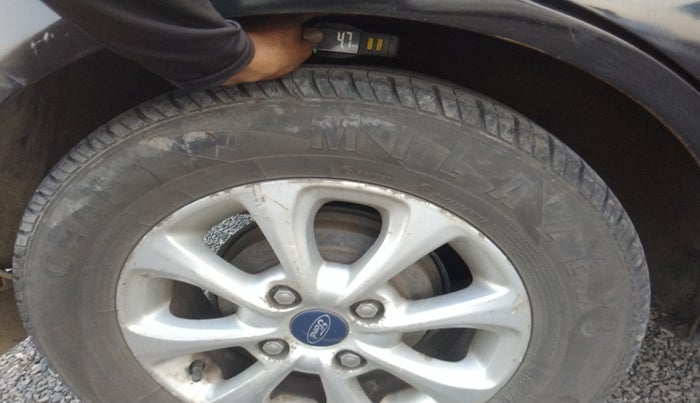 2012 Ford Figo TITANIUM 1.4 DIESEL, Diesel, Manual, 1,28,519 km, tyre