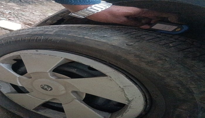 2017 Mahindra XUV500 W6, Diesel, Manual, 1,66,942 km, tyre