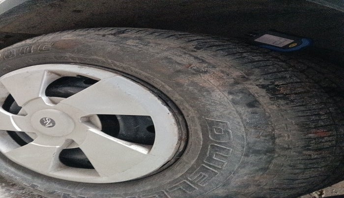 2017 Mahindra XUV500 W6, Diesel, Manual, 1,66,942 km, tyre