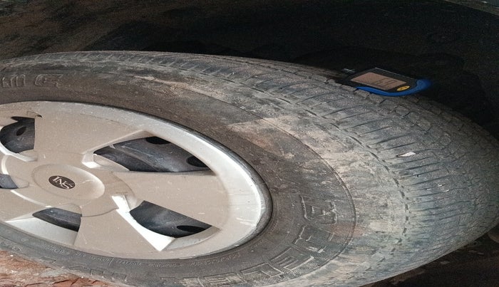 2017 Mahindra XUV500 W6, Diesel, Manual, 1,66,942 km, tyre