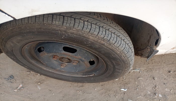 2017 Datsun Redi Go T (O), Petrol, Manual, 1,00,880 km, tyre