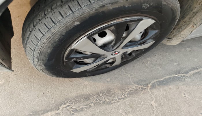 2015 Honda Brio E MT, Petrol, Manual, 1,08,284 km, tyre