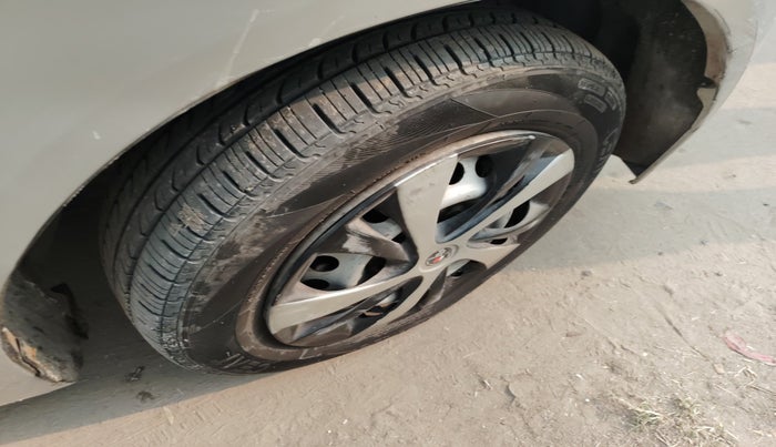 2015 Honda Brio E MT, Petrol, Manual, 1,08,284 km, tyre