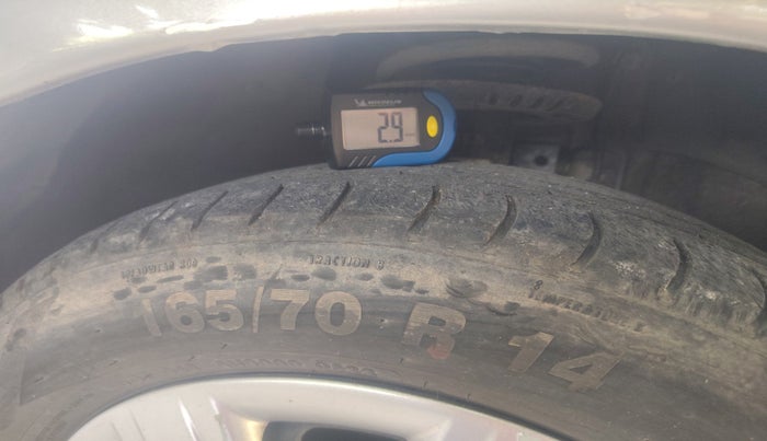 2011 Skoda Rapid AMBITION 1.6 MPI MT, Petrol, Manual, 73,618 km, tyre