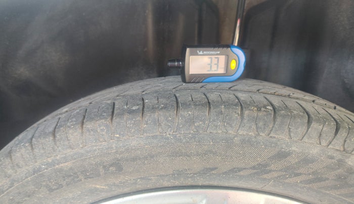 2011 Skoda Rapid AMBITION 1.6 MPI MT, Petrol, Manual, 73,618 km, tyre