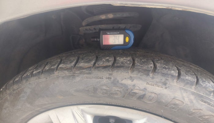 2011 Skoda Rapid AMBITION 1.6 MPI MT, Petrol, Manual, 73,618 km, tyre