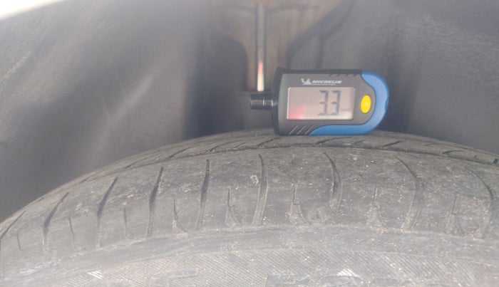 2011 Skoda Rapid AMBITION 1.6 MPI MT, Petrol, Manual, 73,618 km, tyre