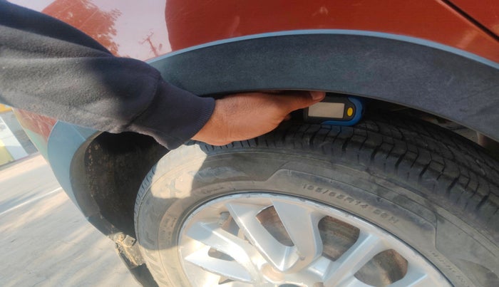 2016 Mahindra Kuv100 K8 6 STR, Petrol, Manual, 66,843 km, tyre