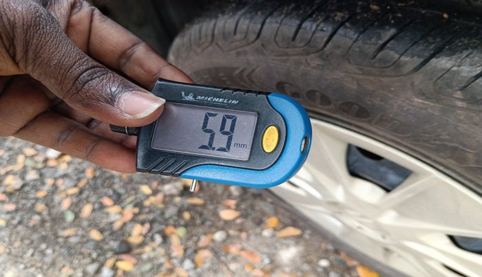 2010 Maruti SX4 VXI, Petrol, Manual, 67,597 km, tyre