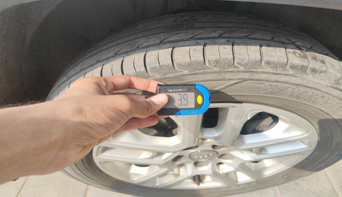 2017 Jeep Compass LIMITED 2.0 DIESEL 4X4, Diesel, Manual, 1,02,992 km, tyre