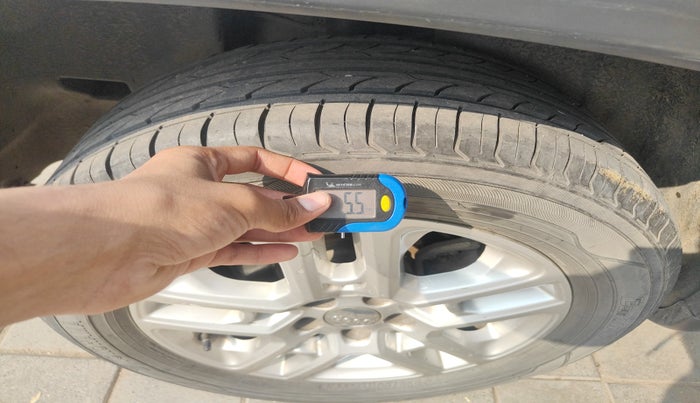 2017 Jeep Compass LIMITED 2.0 DIESEL 4X4, Diesel, Manual, 1,02,992 km, tyre