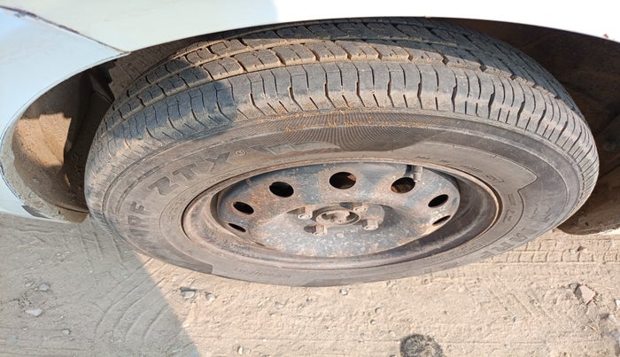 2016 Maruti Swift Dzire VDI, Diesel, Manual, 1,23,954 km, tyre