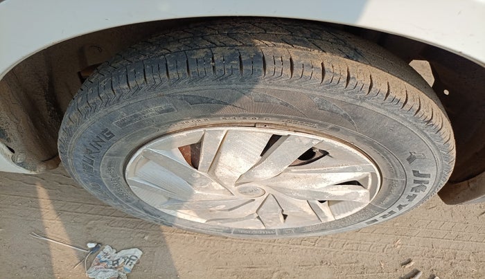 2016 Maruti Swift Dzire VDI, Diesel, Manual, 1,23,954 km, tyre