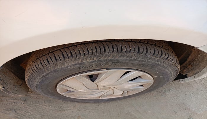 2016 Maruti Swift Dzire VDI, Diesel, Manual, 1,23,954 km, tyre