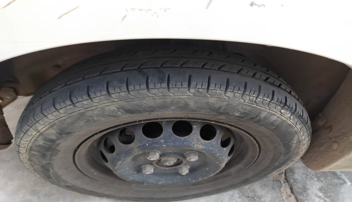 2015 Maruti Alto 800 LXI, Petrol, Manual, 96,449 km, tyre