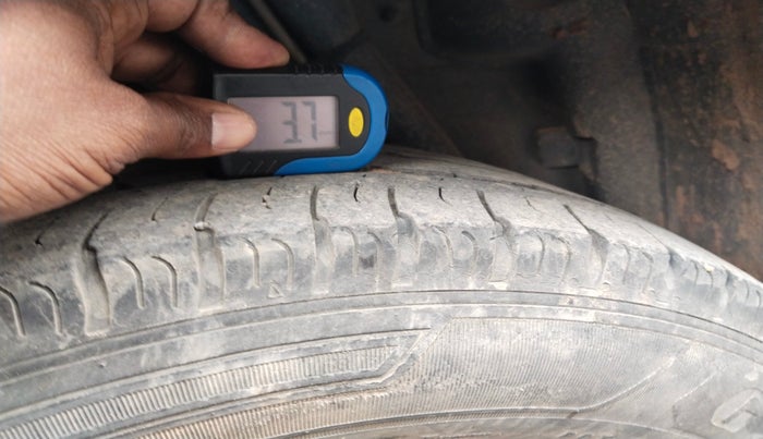 2014 Nissan Terrano XL (D), Diesel, Manual, 1,24,670 km, tyre