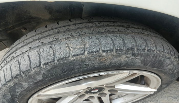 2011 Maruti Alto LXI, Petrol, Manual, 1,52,222 km, tyre