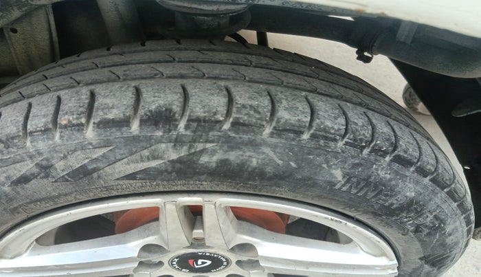 2011 Maruti Alto LXI, Petrol, Manual, 1,52,222 km, tyre