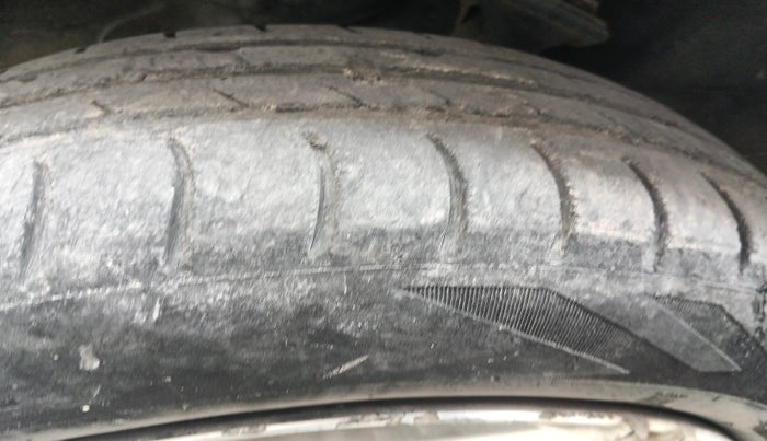 2011 Maruti Alto LXI, Petrol, Manual, 1,52,222 km, tyre