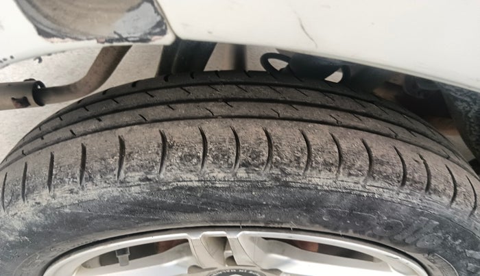 2011 Maruti Alto LXI, Petrol, Manual, 1,52,222 km, tyre