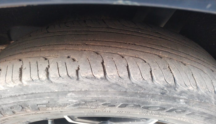 2017 Maruti Baleno DELTA PETROL 1.2, Petrol, Manual, 1,35,608 km, tyre