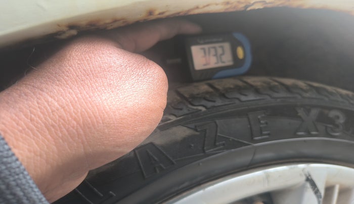 2013 Hyundai Santro Xing GLS, Petrol, Manual, 1,49,068 km, tyre