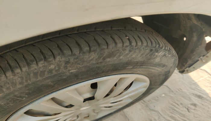 2010 Maruti Swift Dzire LXI, Petrol, Manual, 75,540 km, tyre