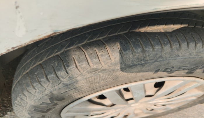 2010 Maruti Swift Dzire LXI, Petrol, Manual, 75,540 km, tyre