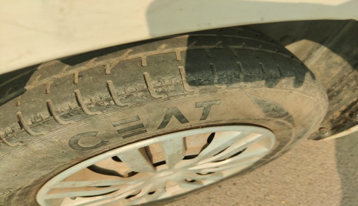 2010 Maruti Swift Dzire LXI, Petrol, Manual, 75,540 km, tyre