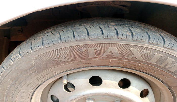 2013 Hyundai i10 MAGNA 1.1, Petrol, Manual, 1,09,664 km, tyre