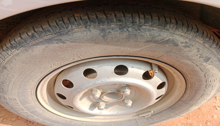 2013 Hyundai i10 MAGNA 1.1, Petrol, Manual, 1,09,664 km, tyre