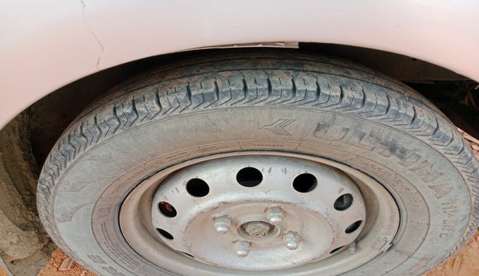 2013 Hyundai i10 MAGNA 1.1, Petrol, Manual, 1,09,664 km, tyre