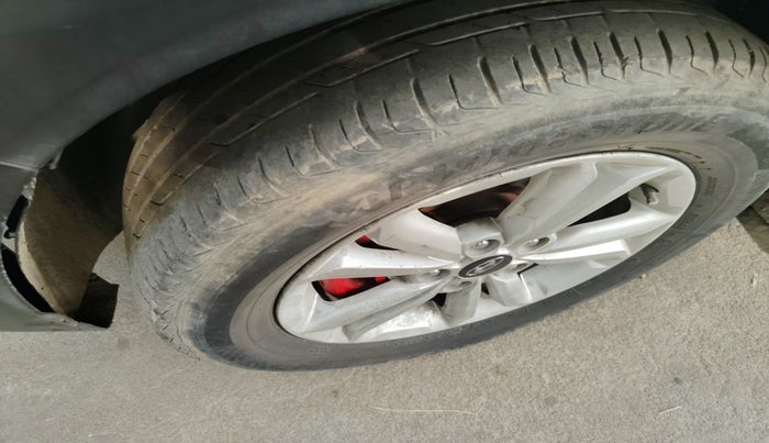 2016 Hyundai Creta SX 1.6 DIESEL, Diesel, Manual, 1,11,872 km, tyre