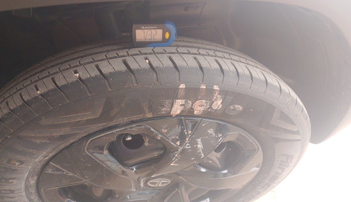 2023 Tata PUNCH ADVENTURE AMT, Petrol, Automatic, 45,684 km, tyre