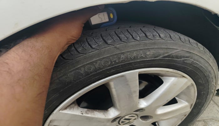 2011 Volkswagen Vento HIGHLINE 1.6 MPI, Petrol, Manual, 1,07,871 km, tyre