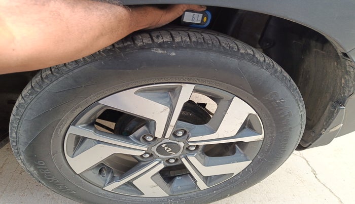 2021 KIA SONET HTX 1.5 AT, Diesel, Automatic, 1,06,105 km, tyre