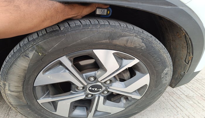 2021 KIA SONET HTX 1.5 AT, Diesel, Automatic, 1,06,105 km, tyre