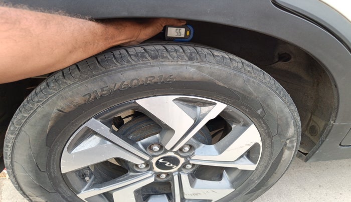 2021 KIA SONET HTX 1.5 AT, Diesel, Automatic, 1,06,105 km, tyre