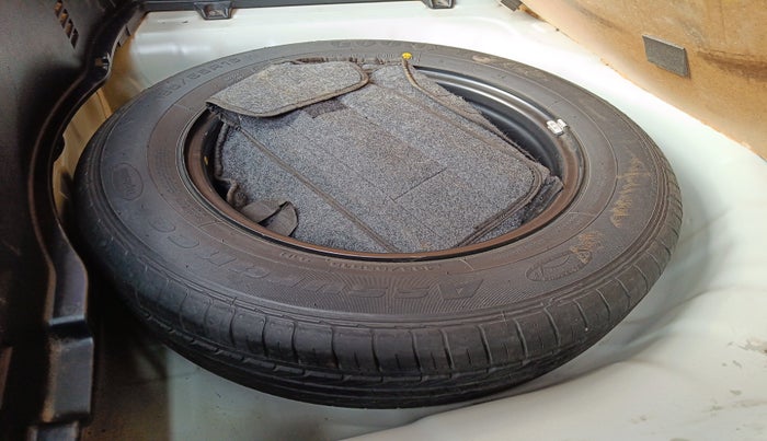 2021 KIA SONET HTX 1.5 AT, Diesel, Automatic, 1,06,105 km, tyre