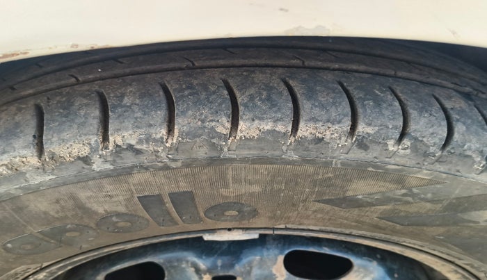 2013 Skoda Rapid AMBITION 1.6 TDI CR MT, Diesel, Manual, 1,25,249 km, tyre