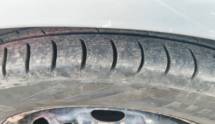 2013 Skoda Rapid AMBITION 1.6 TDI CR MT, Diesel, Manual, 1,25,249 km, tyre