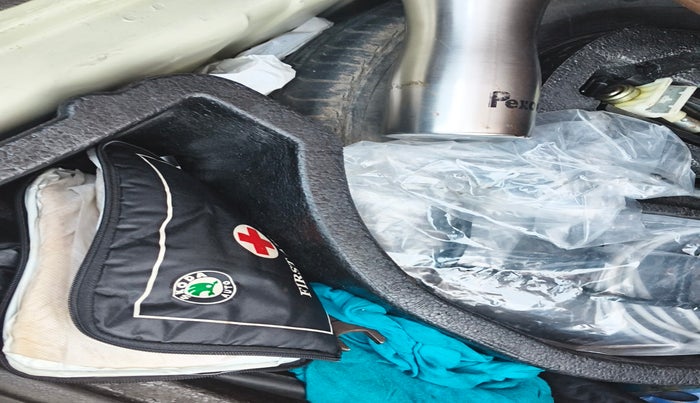 2013 Skoda Rapid AMBITION 1.6 TDI CR MT, Diesel, Manual, 1,25,249 km, tyre