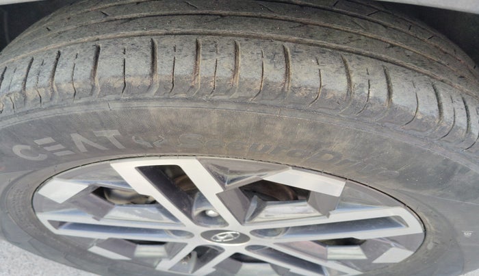 2023 Hyundai VENUE SX (O) 1.0 TURBO DCT, Petrol, Automatic, 49,484 km, tyre