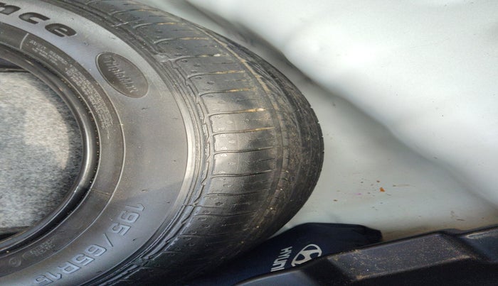 2023 Hyundai VENUE SX (O) 1.0 TURBO DCT, Petrol, Automatic, 49,484 km, tyre