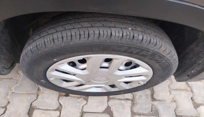 2021 Maruti Vitara Brezza LXI, Petrol, Manual, 40,392 km, tyre