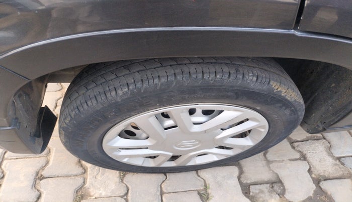 2021 Maruti Vitara Brezza LXI, Petrol, Manual, 40,392 km, tyre