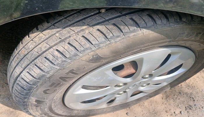 2011 Hyundai i10 SPORTZ 1.2, Petrol, Manual, 1,40,299 km, tyre