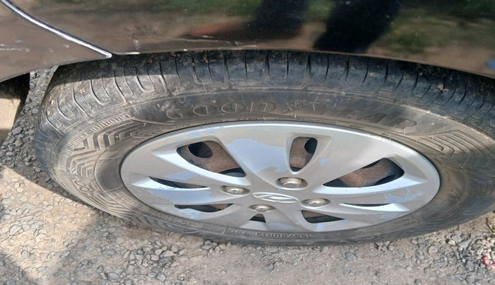 2011 Hyundai i10 SPORTZ 1.2, Petrol, Manual, 1,40,299 km, tyre